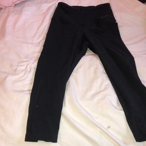 Black cropped Nike leggings